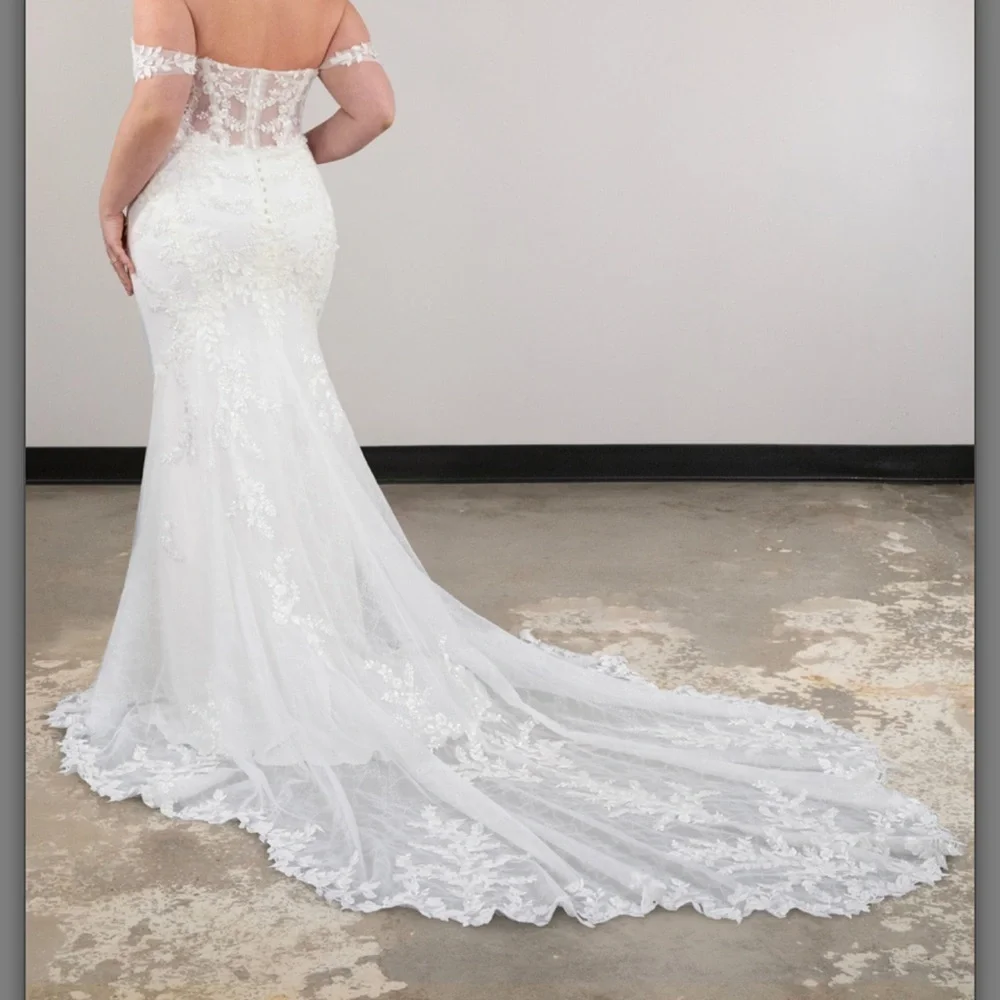 Sexy Plus Size Lace Sweetheart Fit-and-Flare Wedding Dress Style D-3992 - Picture 7 of 8
